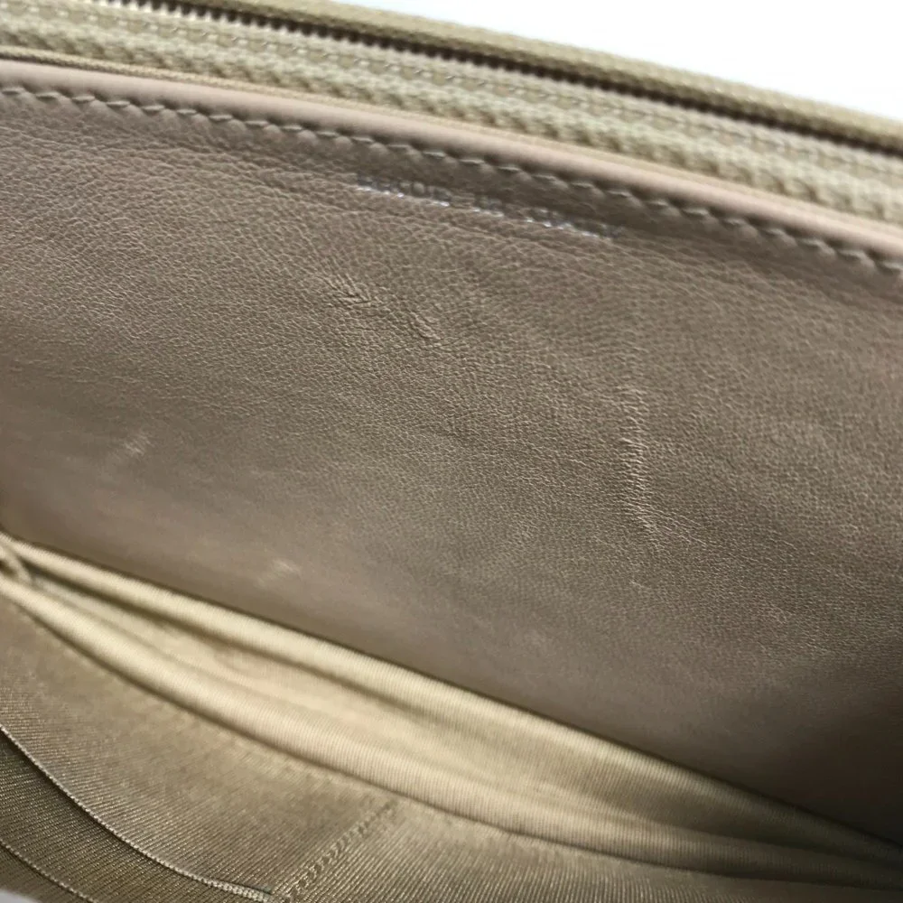 CHANEL Authentic Cream Wallet